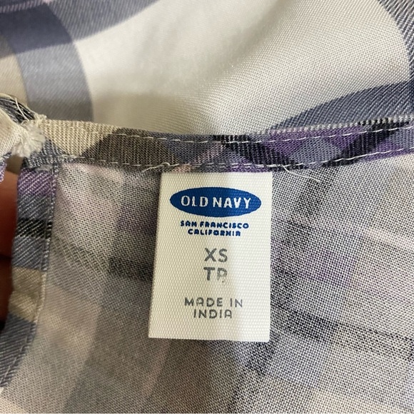 Old Navy Lightweight Plaid Sleeveless Keyhole Back Blouse - Picture 4 of 5